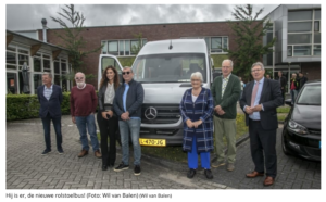 Hij is er, de nieuwe rolstoelbus! (Foto: Wil van Balen)